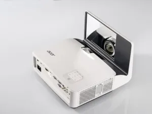 جهاز K138ST الذي يعد أول جهاز عرض ضوئي LED في العالم