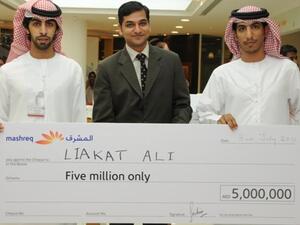 لياقات علي من بنغلادش الفائز بالجائزة الكبرى الثانية للعام 2011 من المشرق
