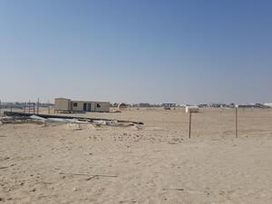 وجه مفتشو بلدية مدينة أبوظبي خلال جولتهم على مواقع البناء المؤقتة 210 مخالفات بحق شركات ومؤسسات مقاولات أعمال البناء.