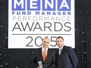 AbdulKadir Hussain receives the award