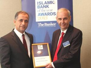 Abdullah Al Shahi receiving the award