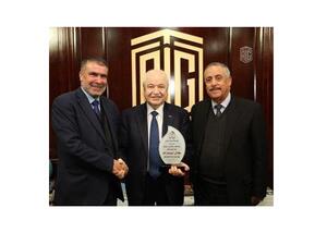 خلال إستلام الدرع