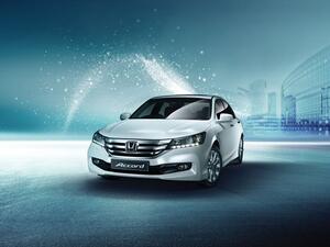 سيارة هوندا أكورد LX-A 2015