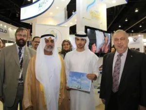 2.	جناح جامعة طيران الإمارات في معرض "نجاح 2015" المقام حالياً في أبوظبي.
