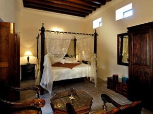 Al Hijaz motel bedroom