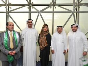 سيف الشحي، المدير العام للقطاع المصرفي المحلي ببنك أبوظبي الوطني وإيهاب أنيس، رئيس مجموعة الموارد البشرية ببنك أبوظبي الوطني يتوسطان عدد من خريجي برنامج "الرئيس التنفيذي"