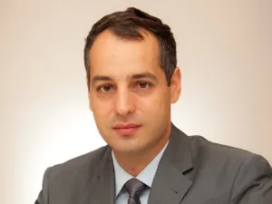 الدكتور أليكسيس أنتونياديس الأستاذ المساعد في الجامعة