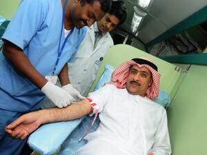 محمد أميري، الرئيس التنفيذي بالوكالة لـ مصرف عجمان يتبرع الدم
