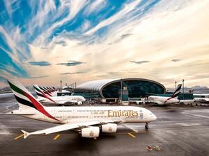 	طائرة الإمارات A380 في الكونكورس A لمطار دبي الدولي