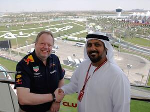 اتخذت الشراكة صفتها الرسمية بفضل الدكتور أندي بالمر، رئيس أستون مارتن لاغوندا والمدير التنفيذي في المجموعة والطارق العامري، الرئيس التنفيذي لحلبة مرسى ياس قبل التأهل للجائزة الكبرى يوم السبت 24 نوفمبر 2018.