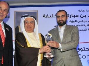 Shadi Hasan, CEO of Flagship Projects, receiving the award from Shaikh Mohammed Bin Mubarak Al Khalifa