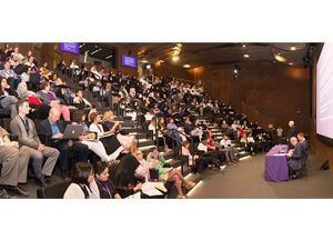 تُلقي الدراسة الخامسة لجامعة نورثويسترن حول استخدام وسائل الإعلام في الشرق الأوسط نظرة فاحصة على أنماط استهلاك وسائل الإعلام في سبع دول عربية، هي الأردن ولبنان وقطر والسعودية ومصر وتونس والإمارات العربية المتحدة.