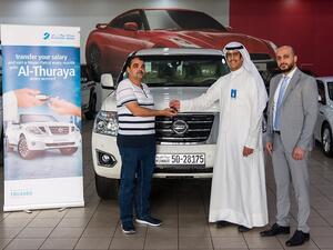 Mahmoud Mostafa Badawi Hasan as the lucky winner of the Al Thuraya Salary Account monthly draw.