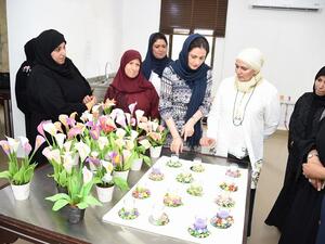 علقت الشيخة وفاء بنت سيف آل خليفة مدير إدارة الحرف اليدوية لدى هيئة البحرين للسياحة والمعارض قائلة: "يسعدنا ختام هذه الدورة التي خصصت للنساء وذلك ضمن حرصنا على منح كافة الحرفيين فرص تدريب متكافئة في سبيل الارتقاء بمهاراتهم