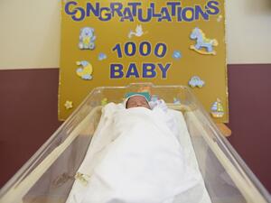 المستشفى الكوبي يستقبل مولوده رقم (1000) 