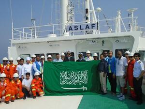 يتم رفع علم المملكة العربية السعودية على سفن الشحن وسفن الركاب بعد تسجيلها في وزارة النقل وهيئة النقل العام ومن ثم يتم التأكد من فحص ومعاينة السفينة بانتظام وفقاً لمعايير التصنيف الدولية المعتمدة لدى المملكة. 