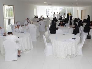 خلال زيارة مجموعة من الخريجين العُمانيين في بنك نزوى.