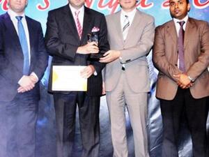 Canon&#039;s Best Channel Partner Award received by Mirza of Earth Gate Trading FZCO