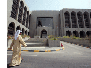 شهد الاقتصاد الكلي والسوق المالي في دولة الإمارات العربية المتحدة استمراراً في حالة الاستقرار خلال العام 2017 وشهد النمو الاقتصادي المحلي والعالمي تقدماً ملحوظاً خلال هذا العام. 