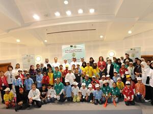 الأطفال ومنظمو الفعالية خلال مخيم البواسل لأطفال السكري، الذي تنظمه الجمعية القطرية للسكري.