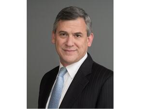 السفير بنجامين، مدير مركز جون سلون ديكي للتفاهم الدولي بكلية دارموث