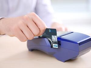 بنك الدوحة يطور نظام البطاقات المصرفية لتعزيز تجربة العملاء