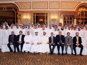 الدفعة الجديدة من خريجي برنامج التدريب إماراتي خلال حفل التخرج
