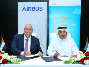 وقع الاتفاقية كل من سعادة سلطان بطي بن مجرن، مدير عام دائرة الأراضي والأملاك في دبي وميكائيل هواري، رئيس شركة إيرباص أفريقيا والشرق الأوسط على هامش الدورة السادسة عشرة للمعرض العقاري العالمي سيتي سكيب جلوبال.