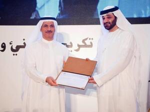 Sultan Al Mansouri, UAE Minister of Economy, presenting award to Mahmood Amin, CEO, Group Security and World Security