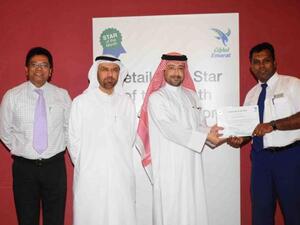 Abdulla Al Noman honors the Supervisor of the Year in the presence of Abdulraoof Abdulaziz 