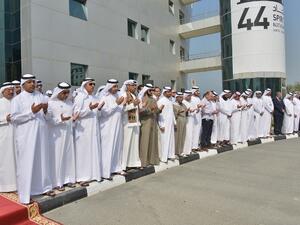 مدير جمارك دبي والموظفون خلال الدعاء للشهداء 
