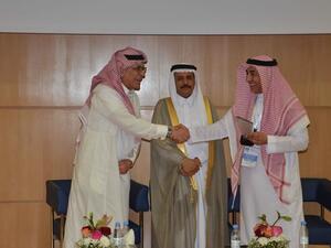 خلال استلام الجائزة