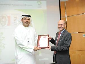  اتصالات تستلم الجائزة