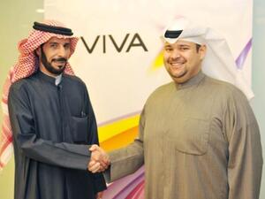 The winner Anfal Al Shammary receiving the award