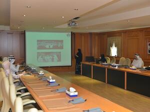 قدمت جمارك دبي للوفد الزائر عرضاً لأهم الخدمات والتسهيلات المتطورة المقدمة للمتعاملين، وشمل العرض ملخصاً عن استراتيجية جمارك دبي في التحول الذكي.