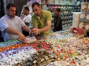 بدأت الحكومة الأردنية بتطبيق عدد من الإجراءات تستهدف مواجهة الطلب على السلع الاستهلاكية والحيلولة دون الارتفاعات غير المبررة على الأسعار وذلك نتيجة لارتفاع معدلات الاستهلاك في رمضان