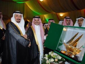 Prince Jalawi recognized Al Daweesh during the opening of the Eastern Region Summer Festival