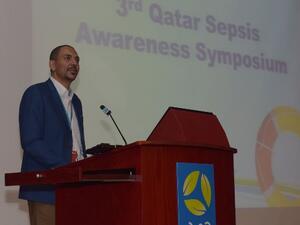 الدكتورأحمد لبيب، استشاري أول في العناية المركزة والتخدير ورئيس مجموعة عمل برنامج الإنتان بمؤسسة حمد الطبية بوحدة العناية المركزة بمستشفى حمد العام