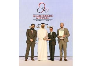 Dr. Adnan Chilwan, Group CEO, DIB, receives the award during the ceremony.