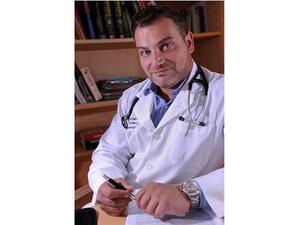 الدكتور شربل أبي خليل، الأستاذ المساعد في الطب العام والطب الجيني في وايل كورنيل للطب – قطر