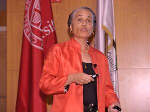 الدكتورة ليني غولايتلي، الأستاذ المشارك للطب الإكلينيكي وعلم الجراثيم وعلم المناعة في وايل كورنيل للطب – نيويورك.