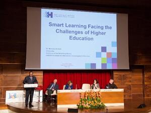 الدكتور منصور العور، رئيس جامعة حمدان بن محمد الذكية، خلال إلقاء كلمته في مؤتمر التعليم العالي في إيطاليا