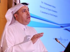 الدكتور محمد جابر الساعي، مدير قسم طب الأسنان الرياضي، واستشاري جراحة الفم في سبيتار – مستشفى جراحة العظام والطب الرياضي في قطر.