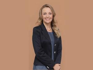 د. ساندرا فيورنتيني، أخصائية طب العيون في أمراض العين الخارجية وجفاف وحساسيات العيون.