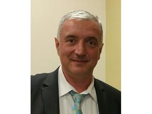 الدكتور مارياس سكارلات، استشاري جراحة الكتف والكوع الفرنسي الشهير