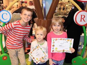 برنامج الورشة شمل العديد من الفقرات الترفيهية التوعوية، ومنها على سبيل المثال لا الحصر: الرسم على الوجه، وفقرة تهجئة، وفقرة تزيين بالونات، وفقرة اكشاك للتصوير، وفقرة تركيب الصور "بازل".