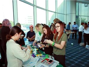 خلال نشاط تحويل مواد معاد تدويرها أو منتجات عديمة الفائدة إلى منتجات جديدة