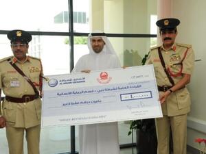 Dubai Police receiving the award 