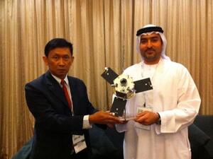 Ahmed Obaid Al Mansoori, Director General of EIAST, and Somchet Thinaphong, Chairman of GISTDA, during the signing