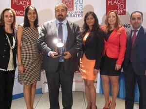 EMC Middle East’s HR Team accepts the Top 10 ‘Great Place To Work’ 2013 Award